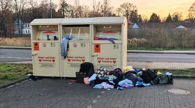 TRI_Kleider-Container